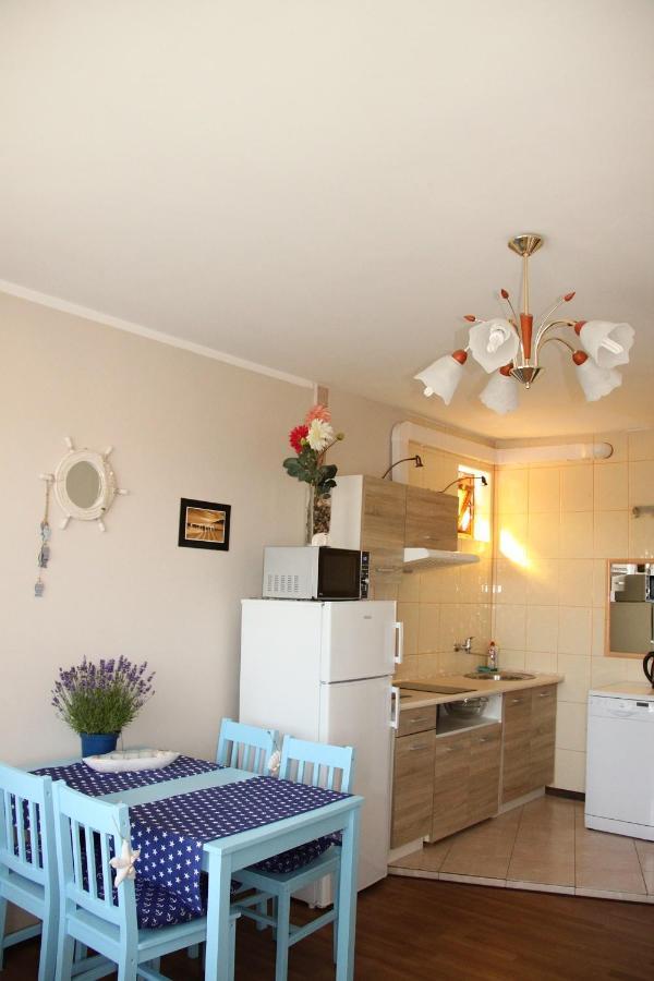 Apartamenty Eka Dom Goscinny 350M Do Plazy Rewal Bagian luar foto